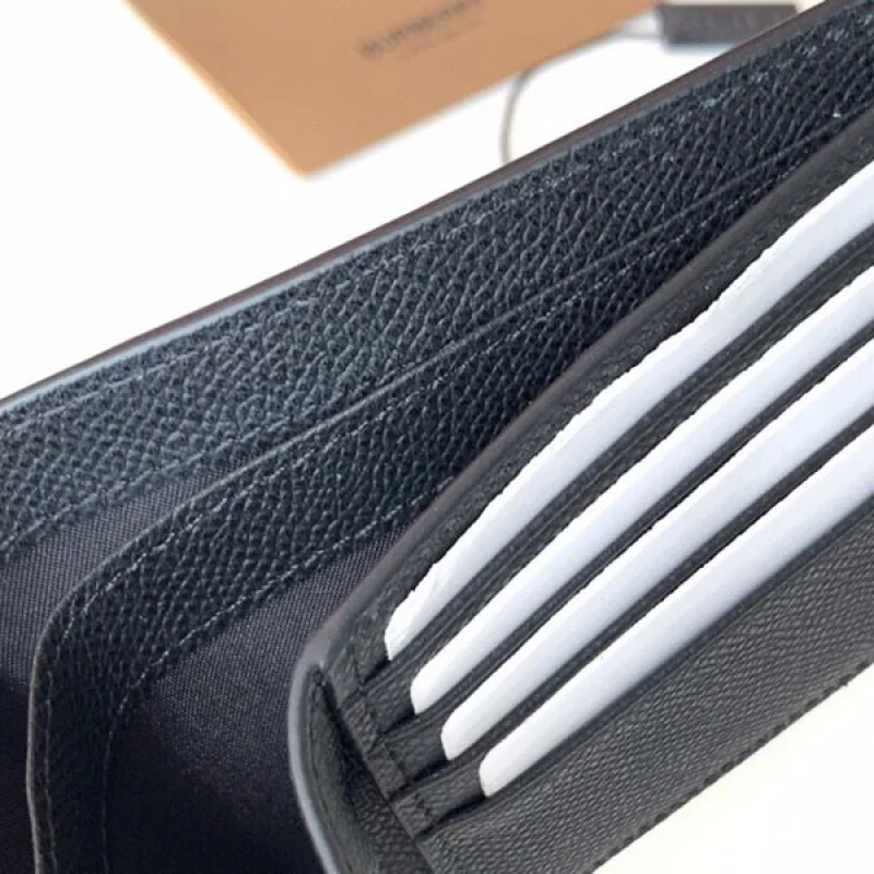 完売必至 バーバリー 2つ折り財布 コピー black 8017468