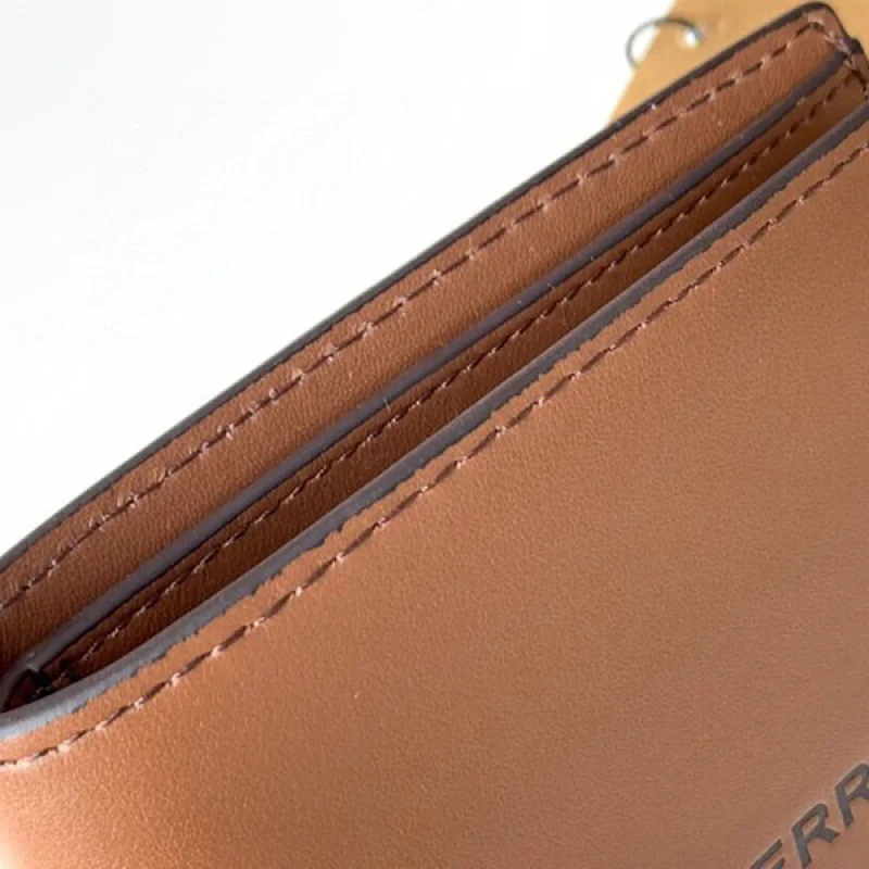 バーバリー 偽物 ロゴ レザー 折りたたみ財布 Bag06979