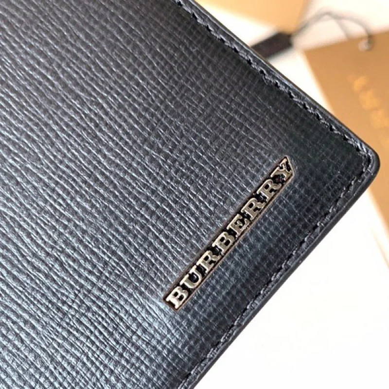 入手困難 バーバリー ロゴ レザー 折りたたみ財布 偽物 Bat33925