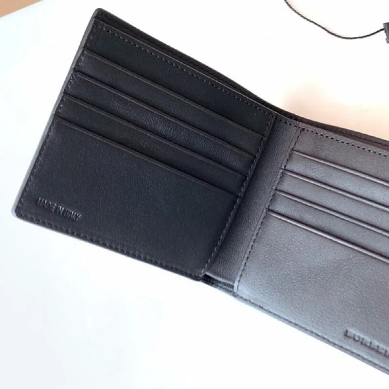 入手困難 バーバリー ロゴ レザー 折りたたみ財布 偽物 Bat33925