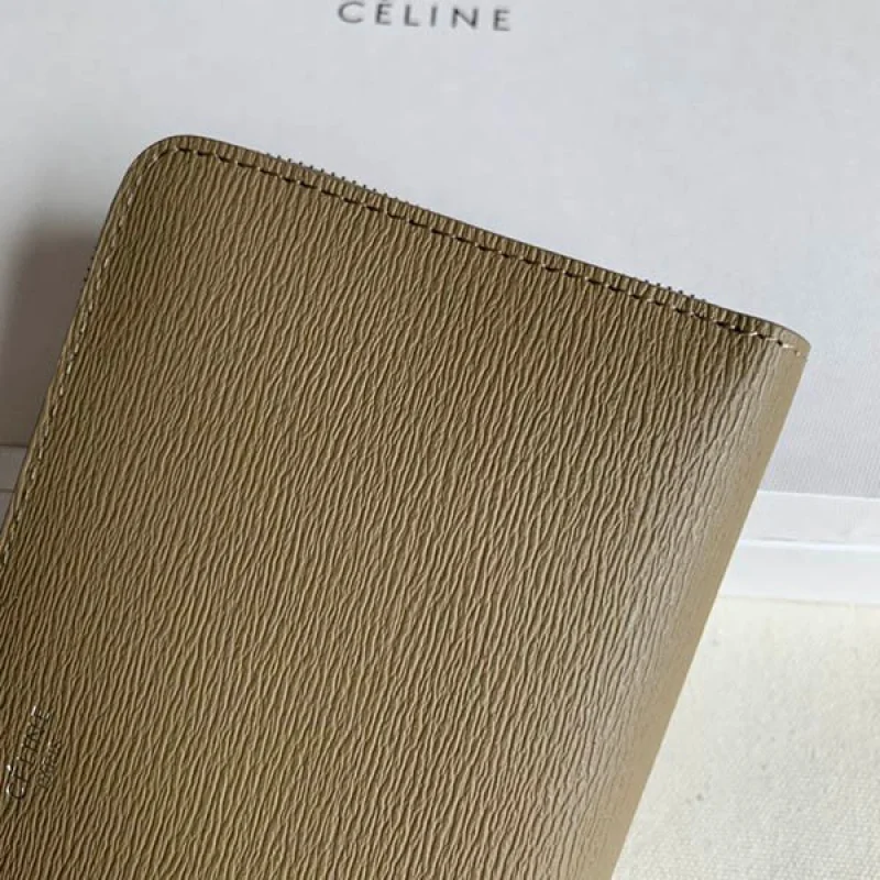 N級品【セリーヌ】ラージ ジップドウォレット 長財布 偽物 Cee39397