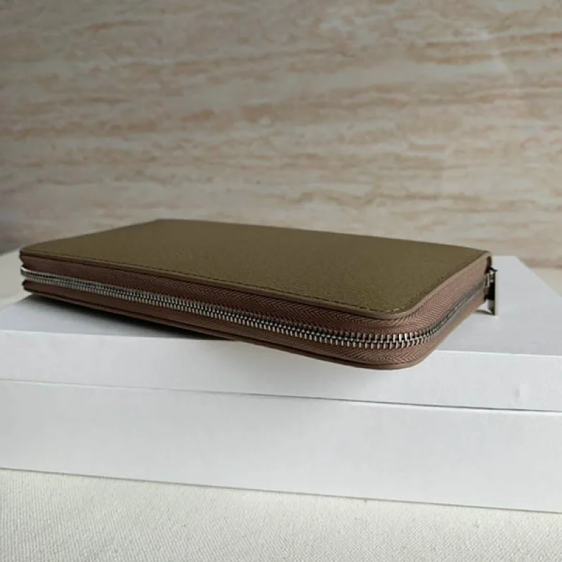 N級品【セリーヌ】ラージ ジップドウォレット 長財布 偽物 Cee39397