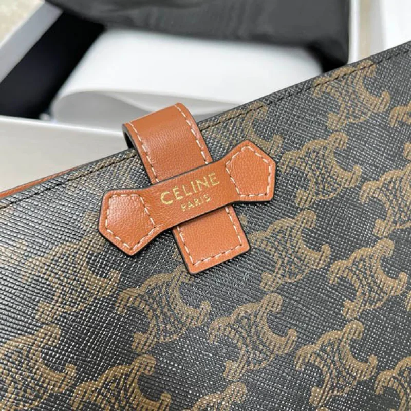 セリーヌ 偽物 トリオンフキャンバス ラージ ストラップ 長財布 Ceh27377