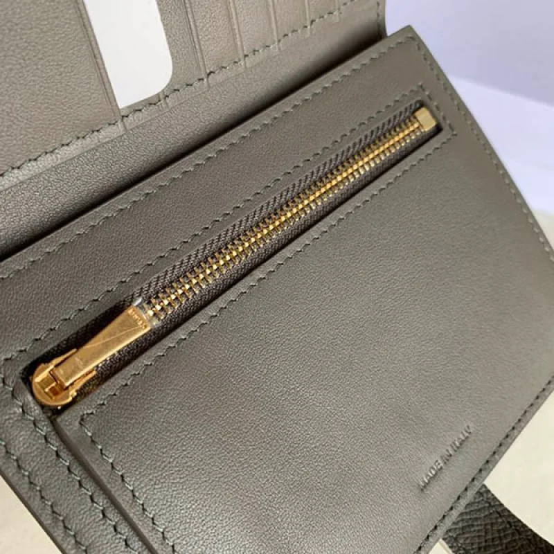 セリーヌ ミディアムストラップウォレット 財布 偽物 Cei33253