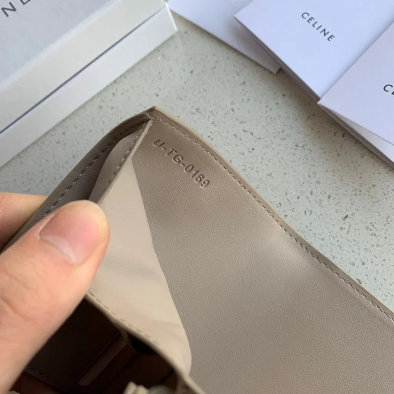 希少色 セリーヌ/スモール トリフォールド ウォレット コピー Cei67449