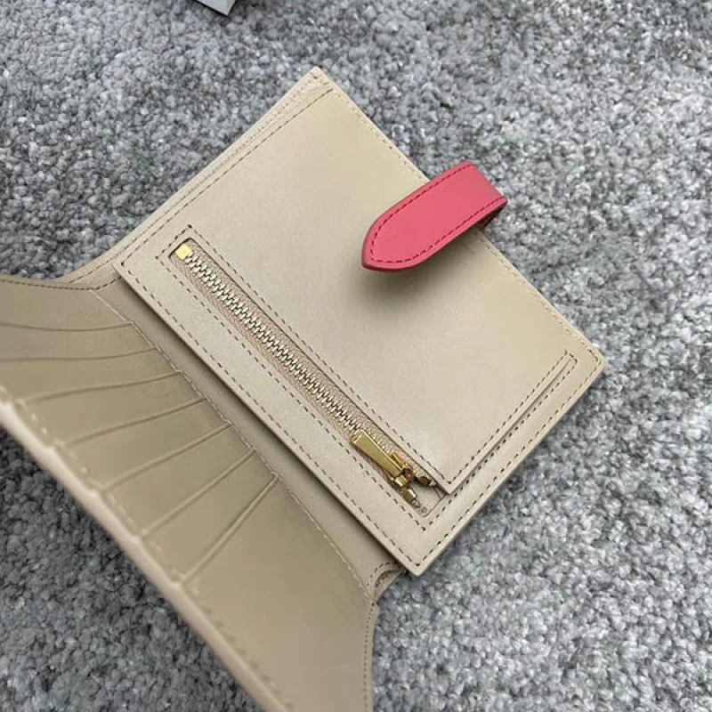 セリーヌ 偽物 ミディアムストラップウォレット 財布 Cej66179