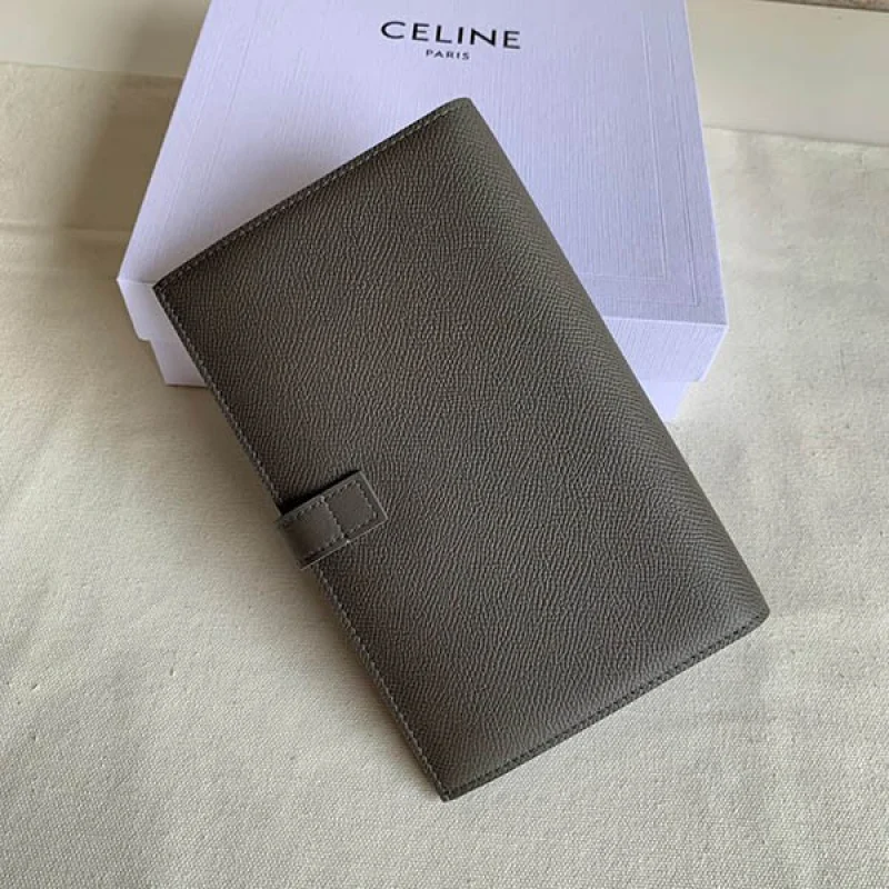 セリーヌ ラージ ストラップ 長財布 スーパーコピー Cem15842