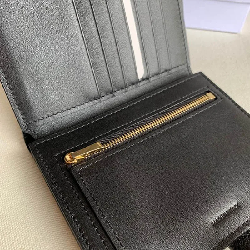 セリーヌ 偽物 ミディアムストラップウォレット 財布N級品 Ceo47189