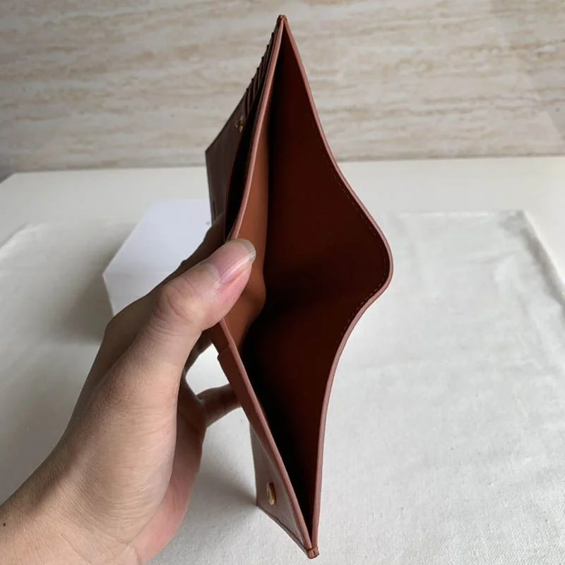 世界中で大人気♪セリーヌ☆コンパクトコピー 折りたたみ財布 Ceo93761
