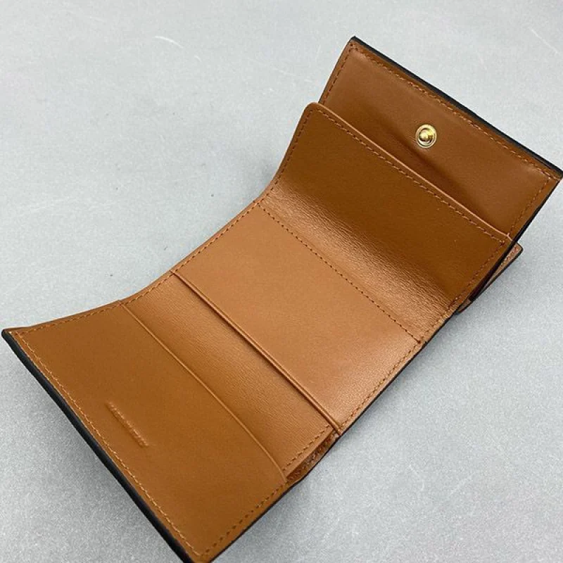 定番セリーヌ スーパーコピー フォールデッド コンパクトウォレット Ceq37670