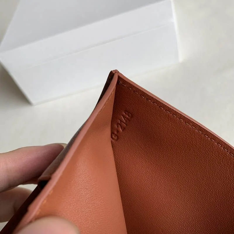 春もの新作 ☆セリーヌ☆コンパクト 偽物 折りたたみ財布 Cet13391