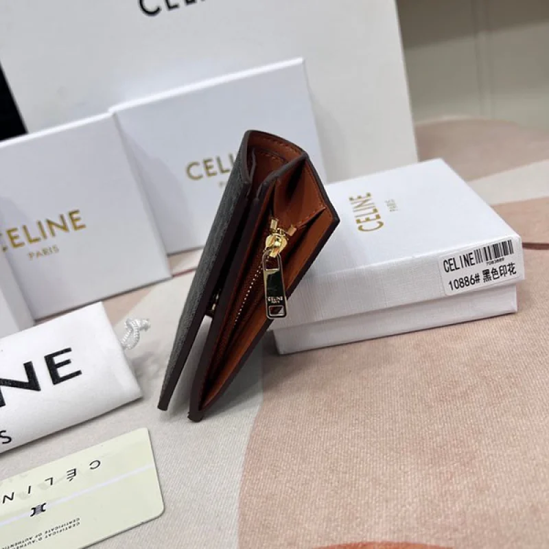 ◆すぐ届く◆セリーヌ 偽物 コンパクトウォレット トリオンフキャンバス♪ Cet43799