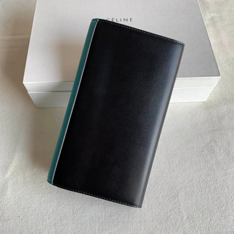 セリーヌ ポケット トライフォールド 財布 偽物 Cex42505