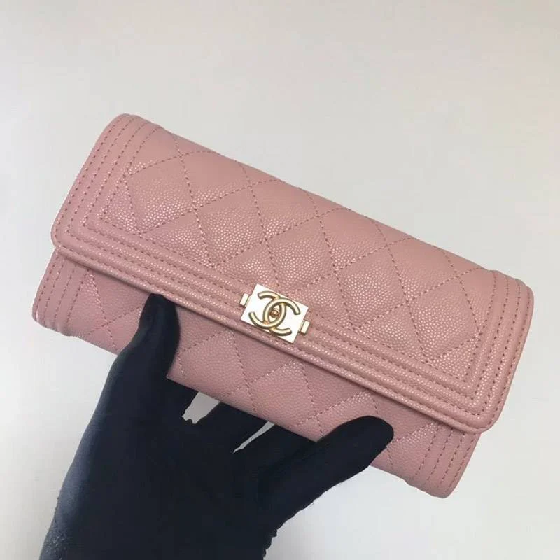 スーパーコピーシャネル キャビア 二折りカブセ長財布 ボーイ シャネル shp94773
