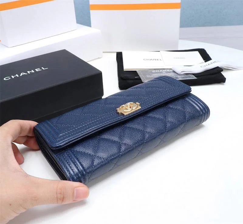 N級品シャネル キャビア コピー 二折りカブセ長財布 ボーイ シャネル shb94493
