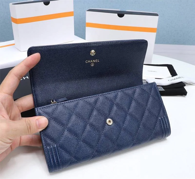N級品シャネル キャビア コピー 二折りカブセ長財布 ボーイ シャネル shb94493