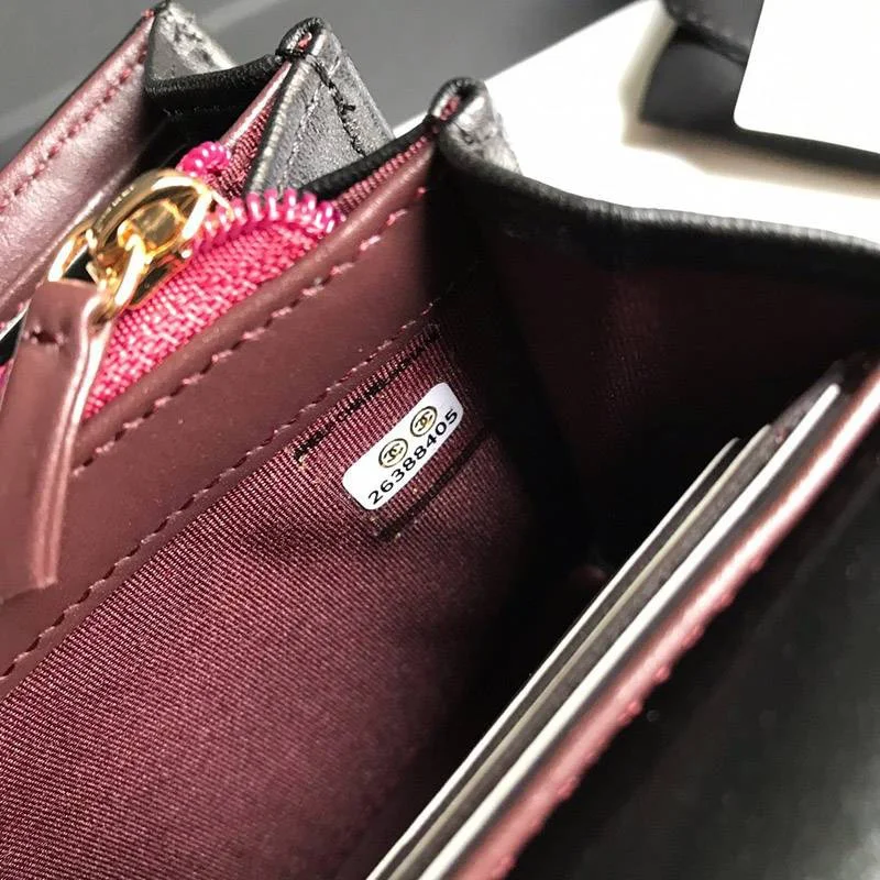 大人気!シャネル 二折りカブセ長財布 マトラッセ コピー shw23204