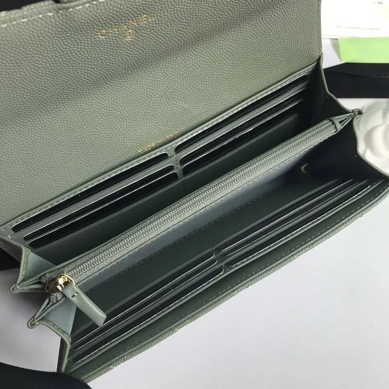 争奪戦 シャネル 二折りカブセ長財布 キャビア コピー shm47119