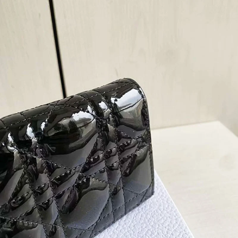 人気No1 レディディオール ミニウォレット コピー パテントカーフスキン 2つ折り S0178OVRB_M900
