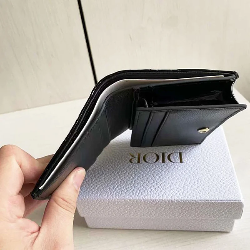 人気No1 レディディオール ミニウォレット コピー パテントカーフスキン 2つ折り S0178OVRB_M900