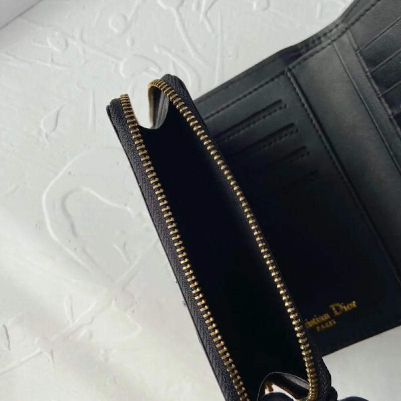 完売前に! ディオールオブリーク カロ コピー 折り財布 dea26320