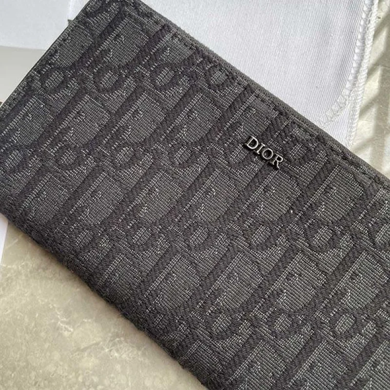 大人気!ディオールスーパーコピー ロングジップウォレット 偽物 deq22527