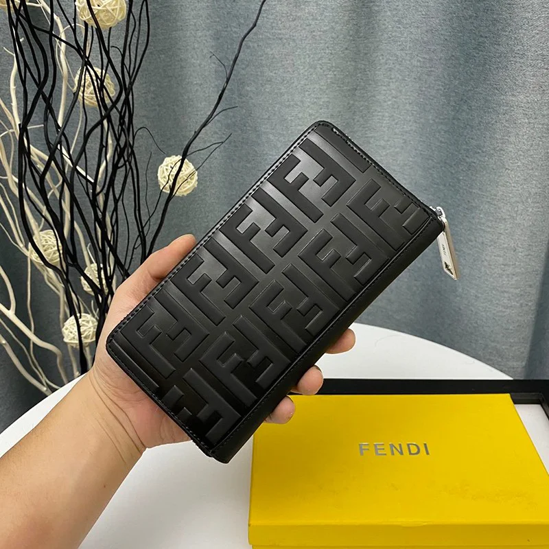 人気No1フェンディ ラムレザー ピーカブー ロゴ カード ジッパーウォレット コピー カスタマイズ fed60051