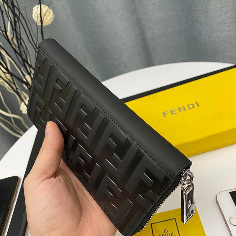 人気No1フェンディ ラムレザー ピーカブー ロゴ カード ジッパーウォレット コピー カスタマイズ fed60051