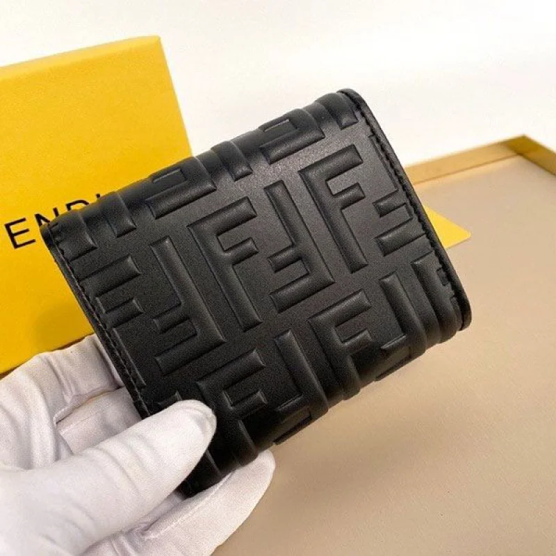 大人気！フェンディ 三つ折り財布 偽物 fee70358