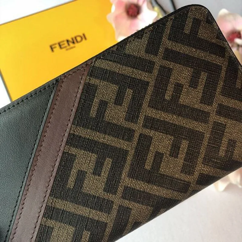 人気フェンディ 財布 スーパーコピー カスタマイズ FF生地 カード ロゴ ジップ ウォレット ピーカブー feh61866