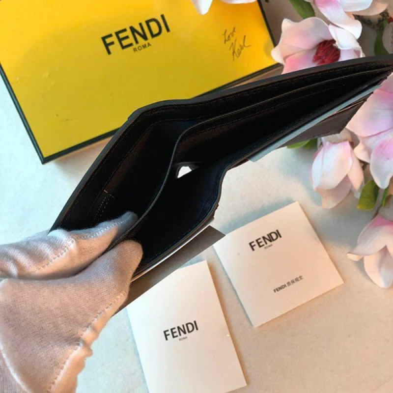 ★日本!!人気！フェンディ コピー ブラックレザー二つ折り財布 feo02506