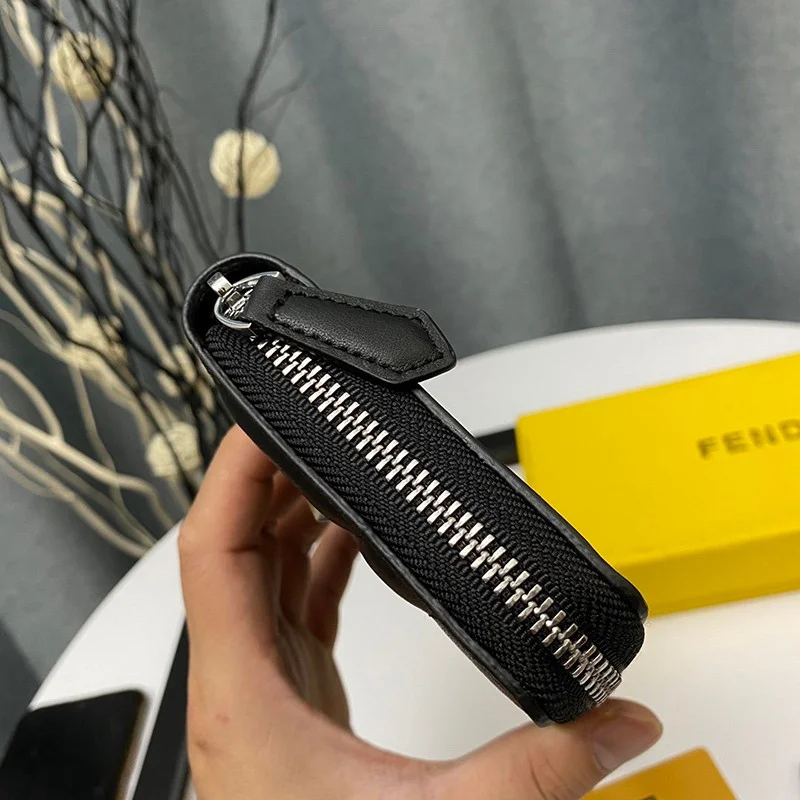 日本未入荷フェンディ ジップアラウンド 長財布 コピー ブラック バッグ バグズ ジッパーウォレット カスタマイズ fes72092