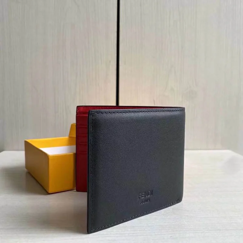 フェンディ コピー バグズアイ ブラックレザー 二つ折り財布最高級 fet18709
