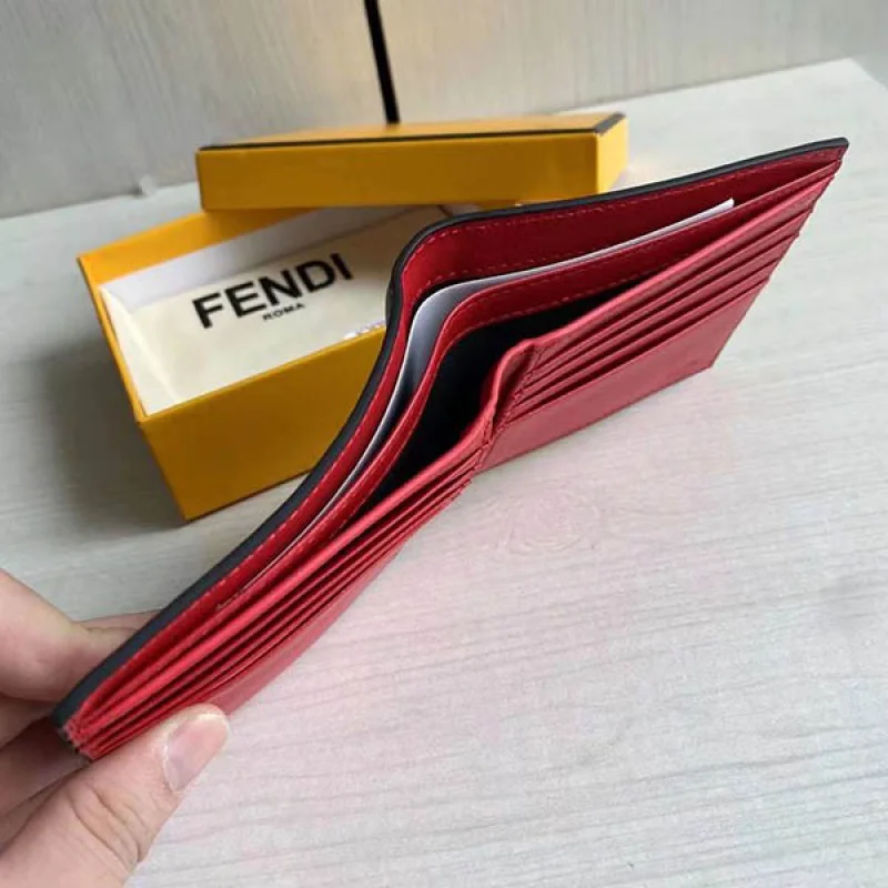 フェンディ コピー バグズアイ ブラックレザー 二つ折り財布最高級 fet18709