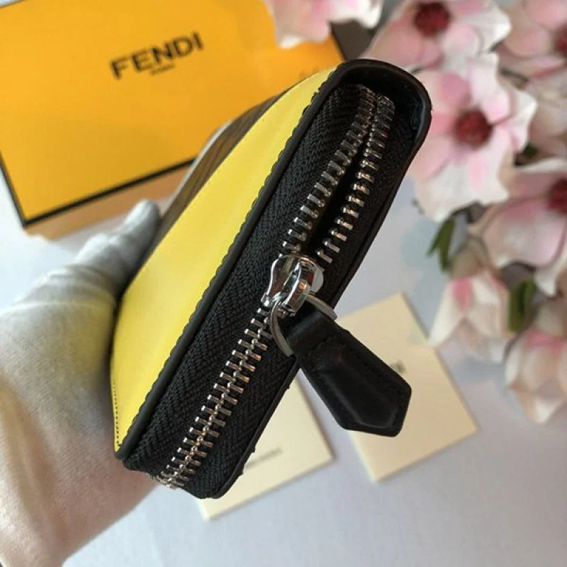 人気フェンディ 財布 スーパーコピー カスタマイズ FF生地 カード ロゴ ジップ ウォレット ピーカブー feh61866