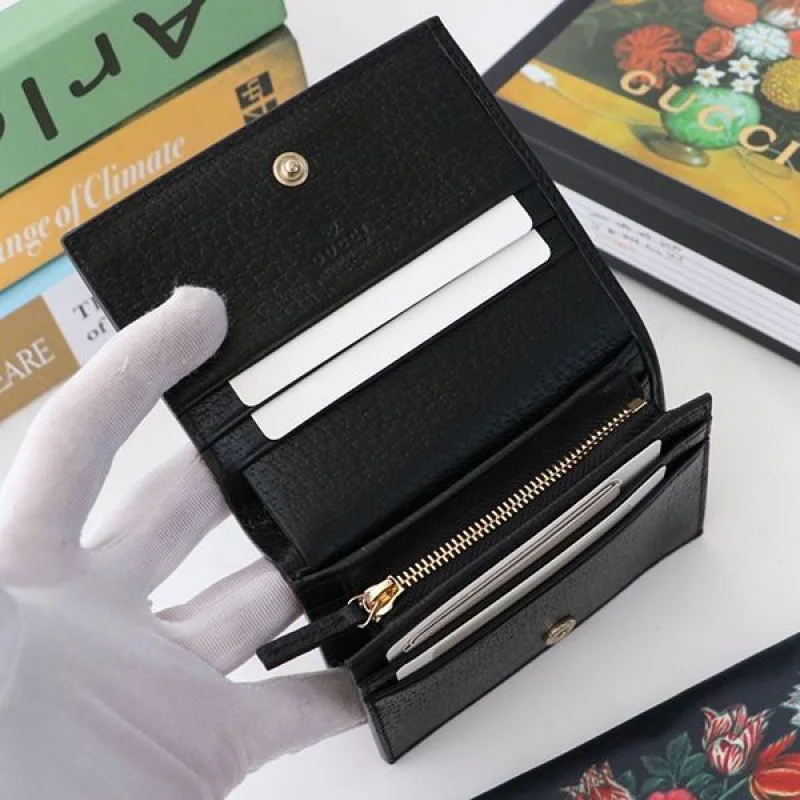 最新でオシャレグッチ 偽物 折りたたみスーパーコピー財布 2つ折り GGロゴ gua18154