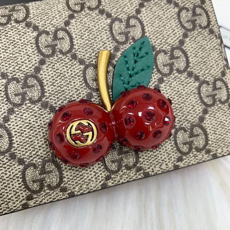 大人気!グッチ さくらんぼ 財布 偽物★かわいいチェリー GGスプリーム キャンバス カードケース激安 gus37265
