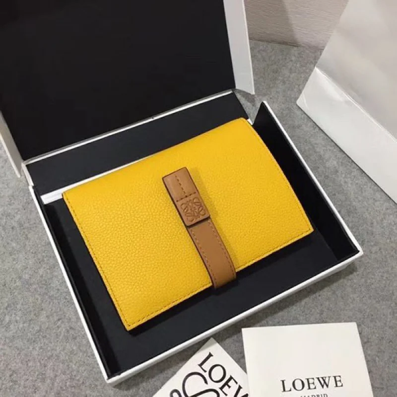 大人気!!新色【ロエベ】バーティカル ウォレット ミディアム コピー los98907