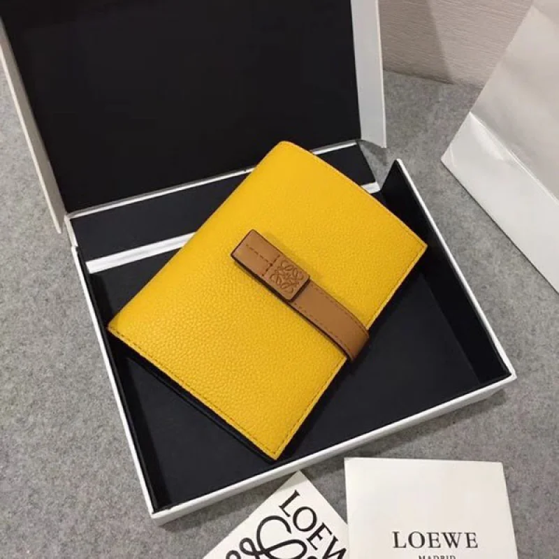 大人気!!新色【ロエベ】バーティカル ウォレット ミディアム コピー los98907