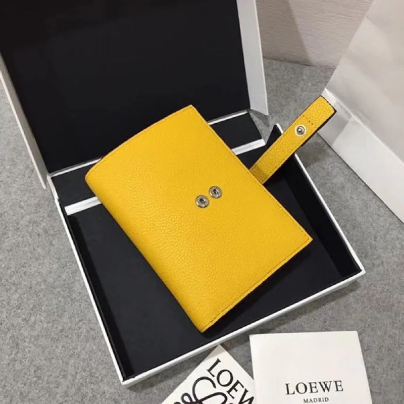 大人気!!新色【ロエベ】バーティカル ウォレット ミディアム コピー los98907