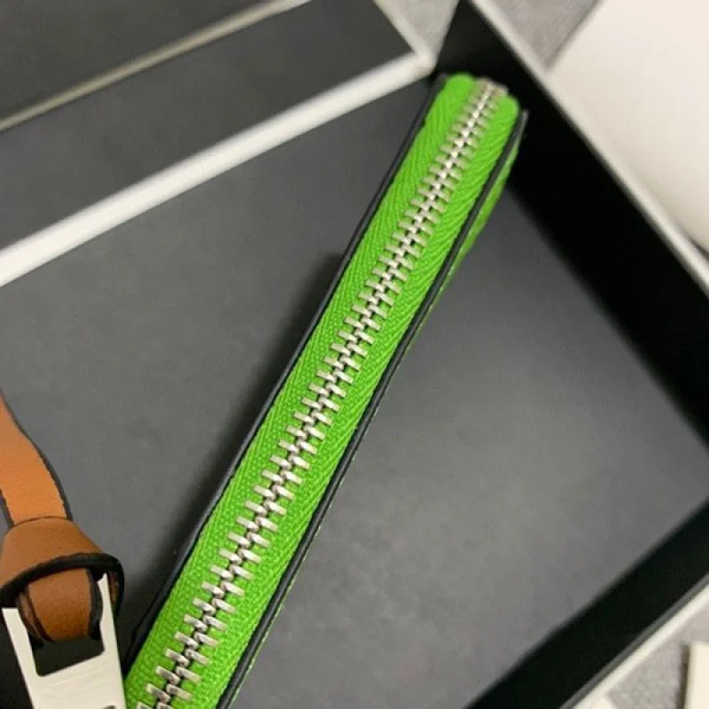 定番 ロエベ★トトロダストバニー コイン カードホルダー コピー loc56883