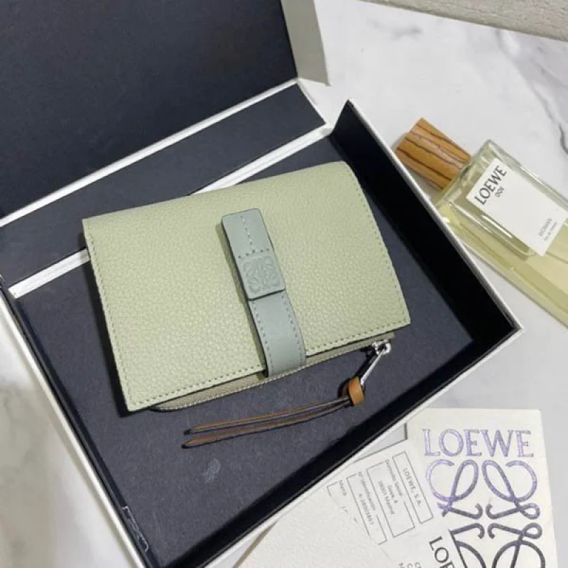 【ロエベ】新作スリムジップ二つ折り財布 偽物 Slim Zip Bifold Wallet lom88620