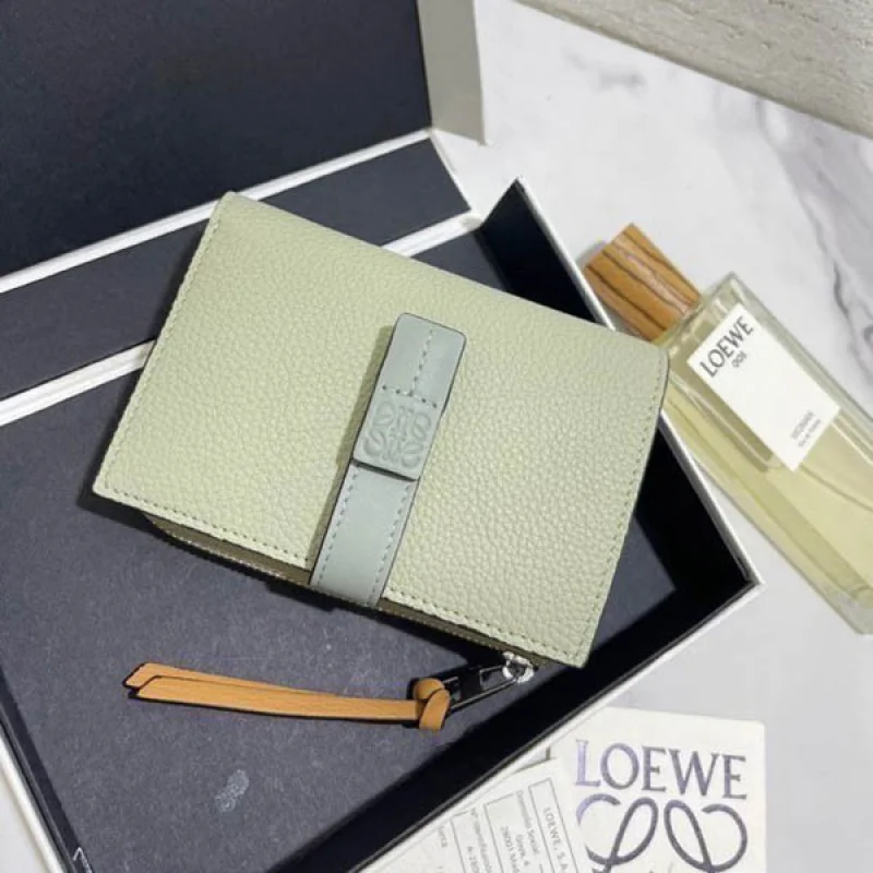 【ロエベ】新作スリムジップ二つ折り財布 偽物 Slim Zip Bifold Wallet lom88620