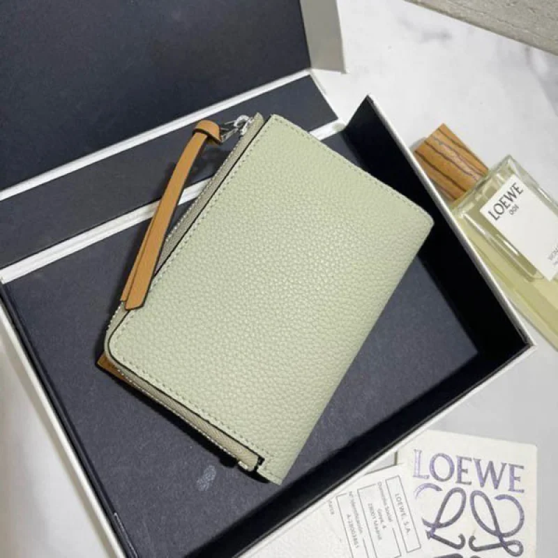 【ロエベ】新作スリムジップ二つ折り財布 偽物 Slim Zip Bifold Wallet lom88620