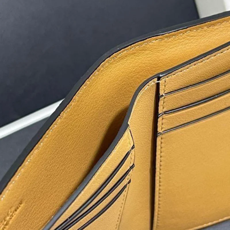 【ロエベ】新作スリムジップ二つ折り財布 偽物 Slim Zip Bifold Wallet lom88620