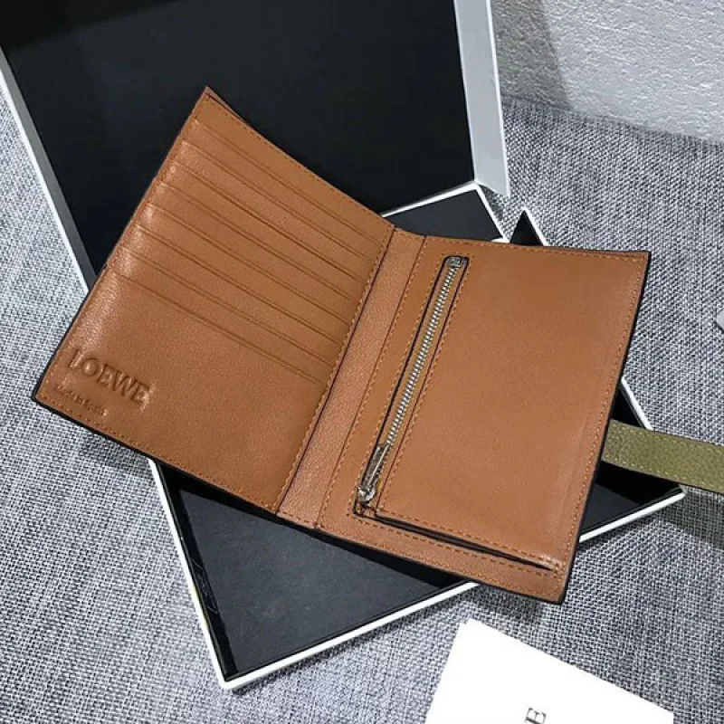 大人気!!新色【ロエベ】バーティカル ウォレット ミディアム コピー los98907