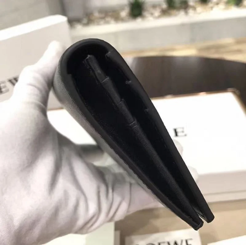 秋冬大セールロエベ ソフトグレインカーフ ロングホリゾンタルウォレット コピー loc13489