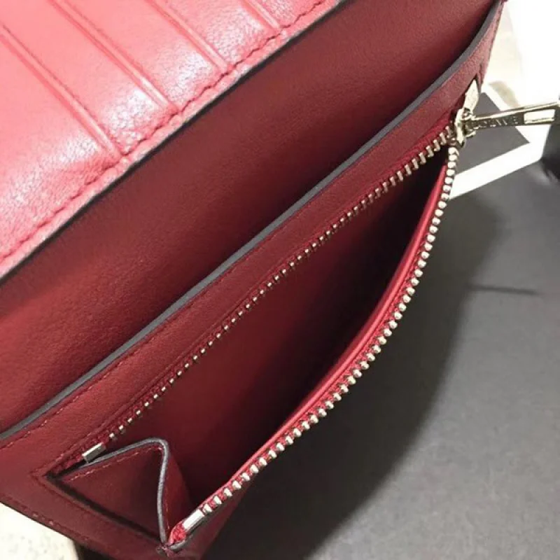 日本未入荷【ロエベ】バーティカル ウォレット ミディアム 偽物 low17528