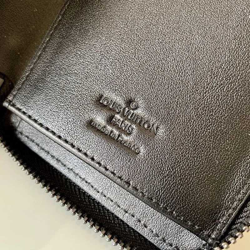 日本未入荷 ルイヴィトン 財布 コピー モノグラム アンプラント ジッピーウォレット ヴェルティカル 長財布 M62902