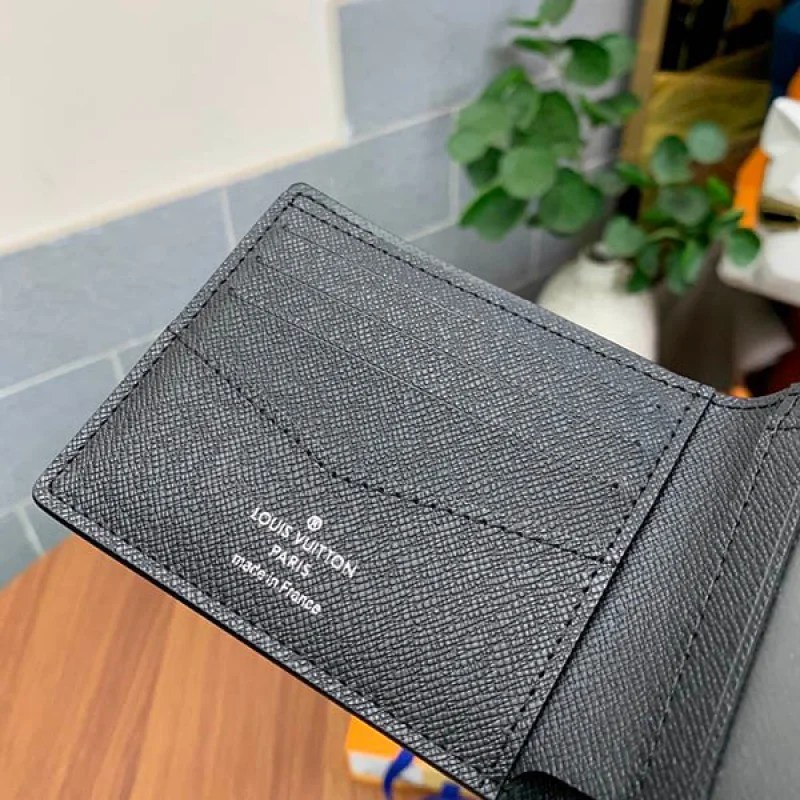大人気!!新色ルイヴィトン タイガ ポルトフォイユアメリゴ NM コピー 二つ折り財布 ブラック M64005
